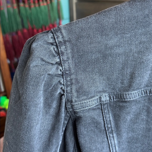 L GAP Black Puff Sleeve Classic Jean Jacket. 6 pockets total. Adjustable waist - Picture 14 of 16